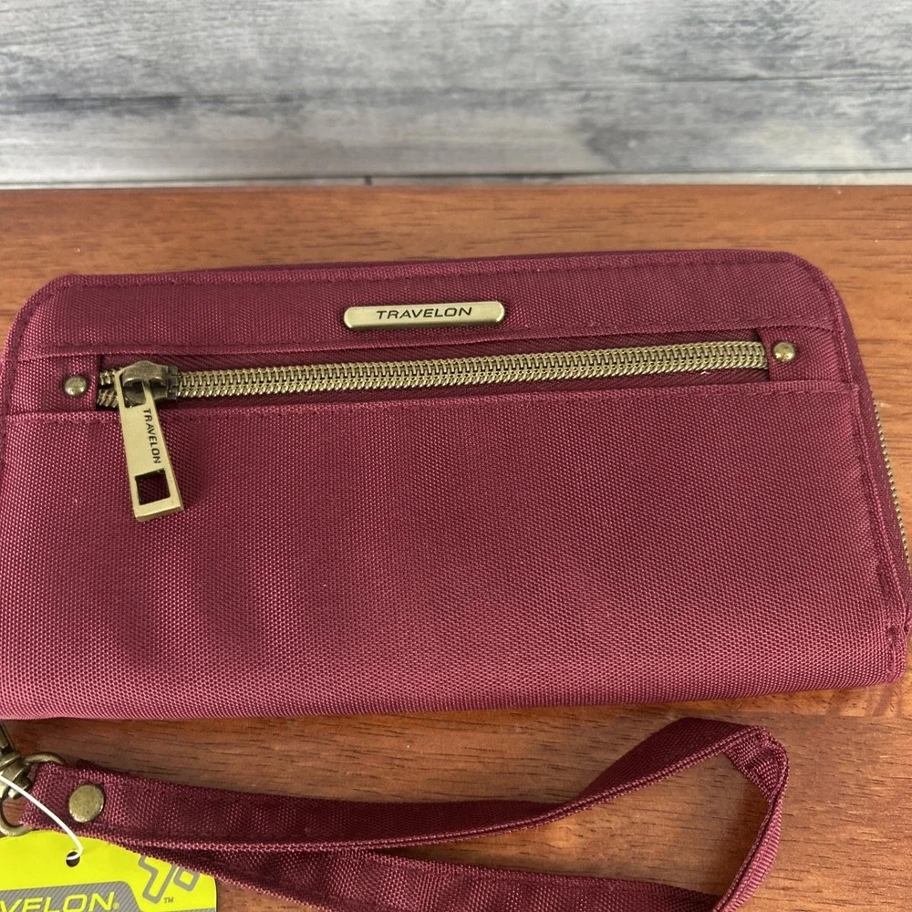 Travelon women red